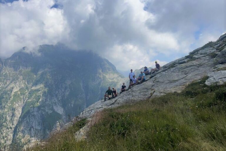 Teise matkapäeva puhke- ja pildistamishetk. Taamal paistmas läbipääs, kuhu leotud tundide pärast jõudsime.
